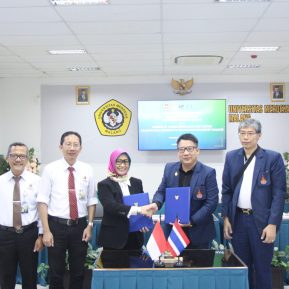 Memorandum of Agreement Signing The Post Graduate Program UNMER Malang & The Institute of Science and Culture Rajamangala University of Technology Khrungthep, Thailand